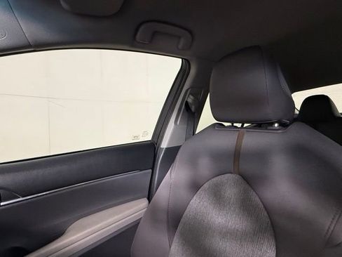 Used 2018 Toyota Camry LE FWD image 15