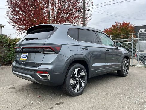 New 2025 Volkswagen Taos SE image 8