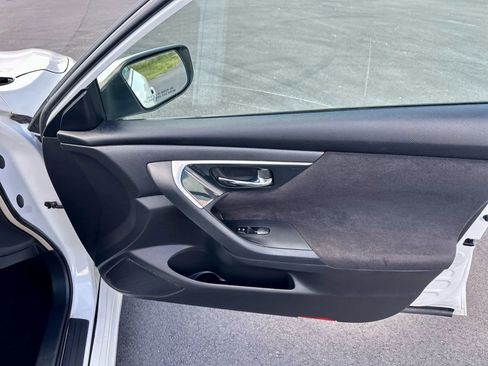 Used 2013 Nissan Altima 2.5 SV FWD image 23