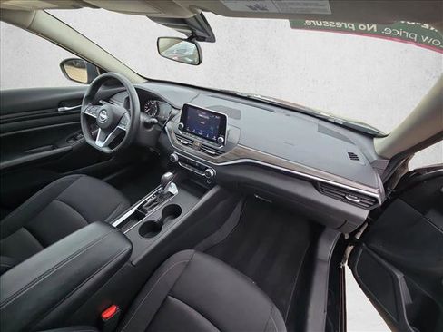 Used 2025 Nissan Altima 2.5 SV FWD image 20