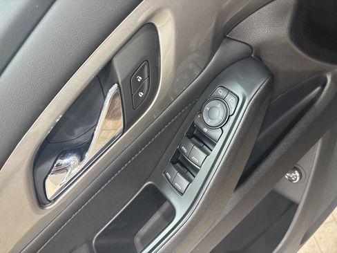 Used 2023 Chevrolet Traverse LT image 26