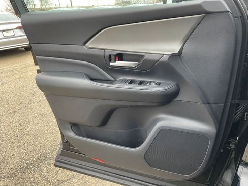 Used 2025 Toyota Grand Highlander FWD image 20