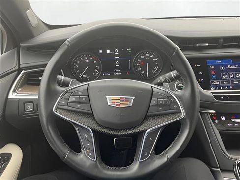 Certified 2022 Cadillac XT5 Sportv w/ Technology Package image 13