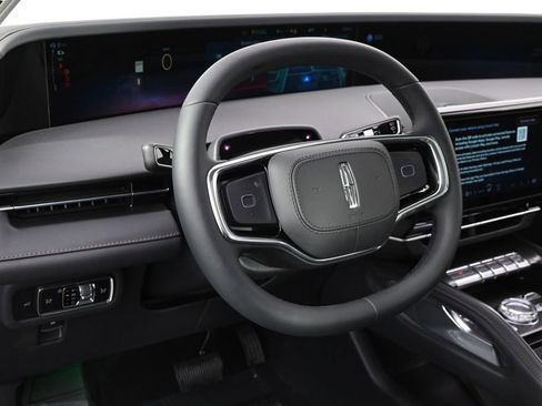 New 2026 Lincoln Nautilus Reserve w/ Jet Appearance Package image 9