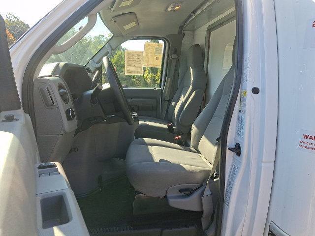 Used 2024 Ford E-450 and Econoline 450 Super Duty RWD image 2