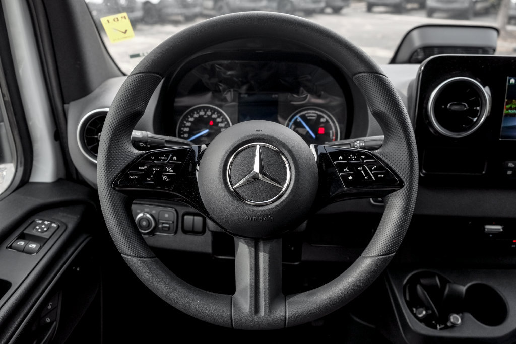 New 2025 Mercedes-Benz eSprinter 170 Cargo image 16