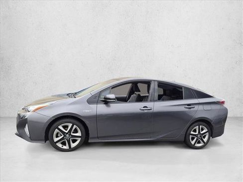 Used 2017 Toyota Prius Four Touring w/ Preferred Accessory Package FWD image 2