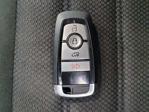 Used 2020 Ford Fusion SE image 32