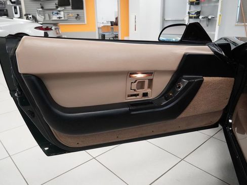 Used 1993 Chevrolet Corvette Convertible RWD image 6