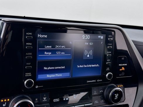Used 2021 Toyota Highlander XLE AWD/4WD image 13