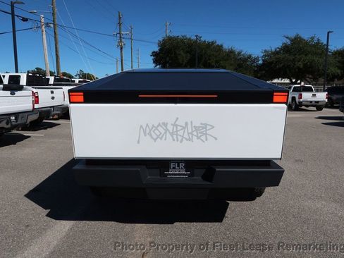 Used 2024 Tesla Cybertruck AWD Crew Cab image 4