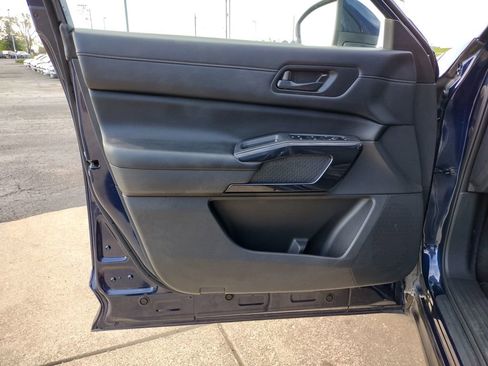 Used 2025 Nissan Pathfinder SV FWD image 20