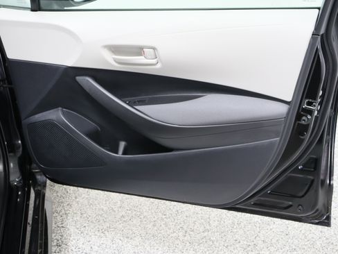 Used 2024 Toyota Corolla LE image 31