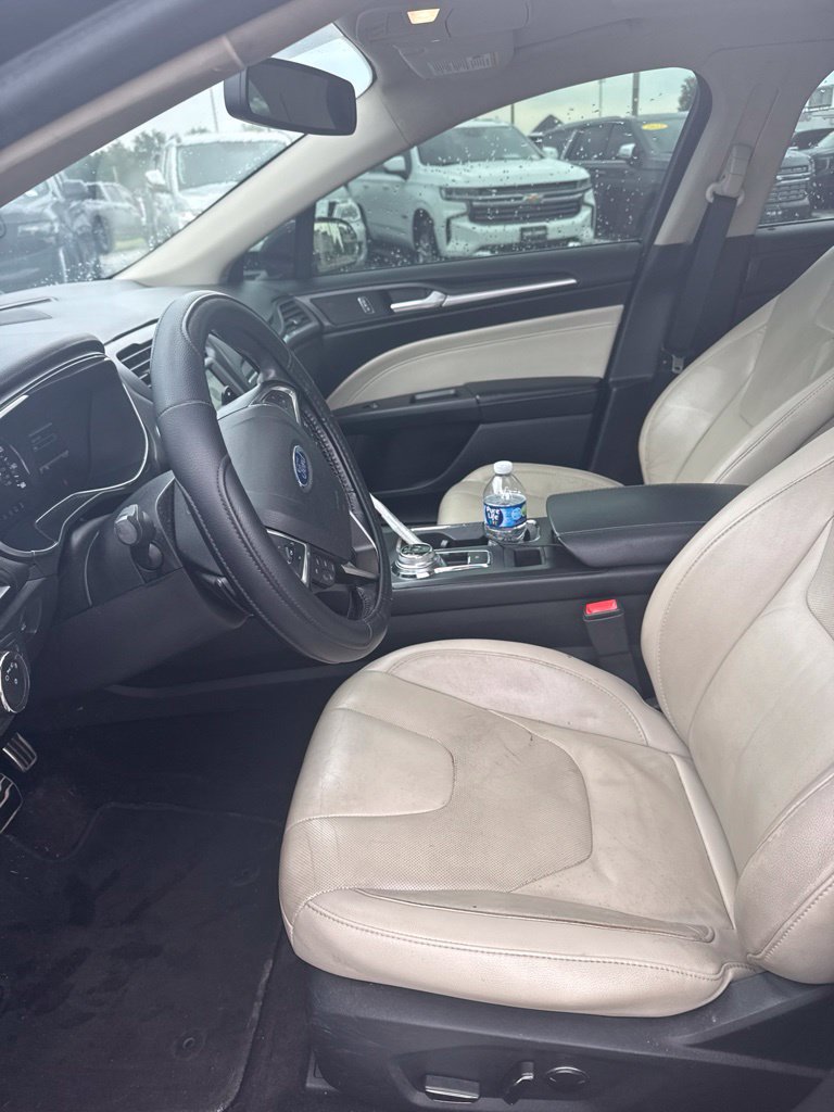 Used 2017 Ford Fusion Titanium FWD image 4