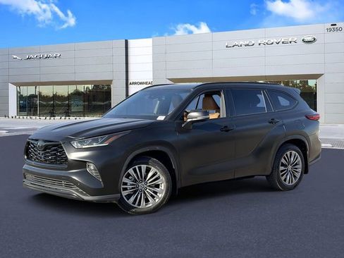 Used 2020 Toyota Highlander Platinum FWD image 1