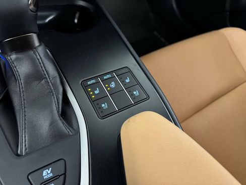 Used 2023 Lexus UX 250h Premium AWD image 27