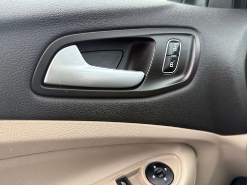 Used 2017 Ford Escape SE image 26