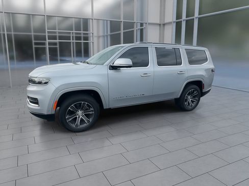 Used 2022 Jeep Grand Wagoneer Series I AWD/4WD image 5
