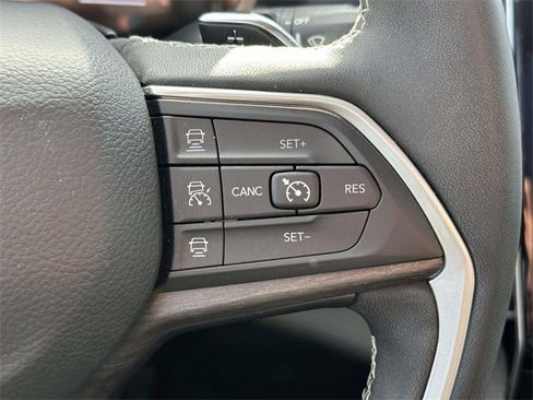 Certified 2023 Jeep Grand Cherokee Limited w/ Black Appearance Package image 33