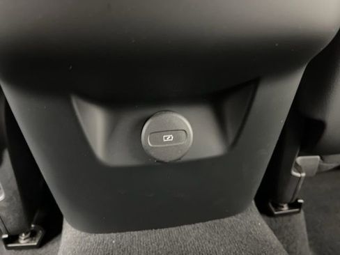 Used 2025 Volvo XC60 B5 Plus image 44