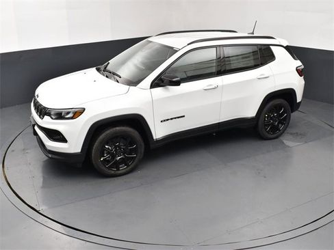 New 2026 Jeep Compass Latitude image 15