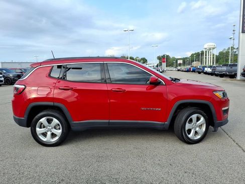 Used 2018 Jeep Compass Latitude w/ Popular Equipment Group AWD/4WD image 2