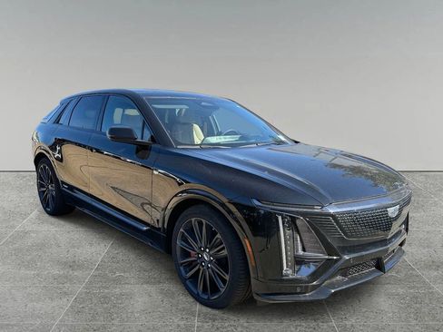 New 2026 Cadillac Lyriq V AWD/4WD image 8