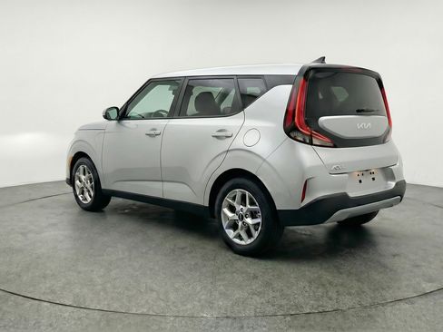 Used 2025 Kia Soul LX w/ LX Technology Package FWD image 6