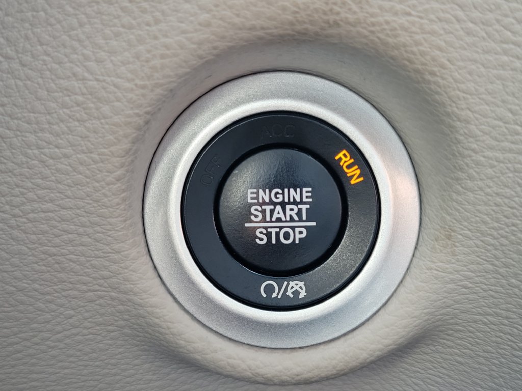 Used 2024 Chrysler Pacifica Limited FWD image 33