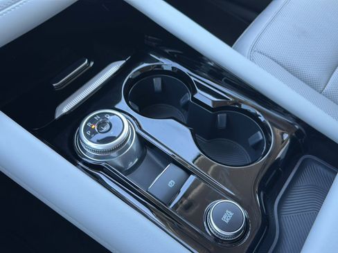 Used 2025 Ford Explorer Platinum w/ Ultimate Package image 37