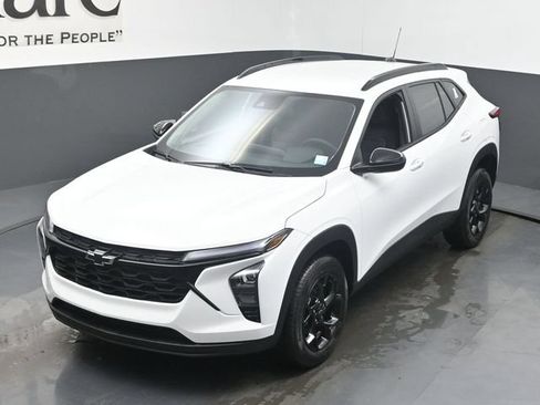 New 2026 Chevrolet Trax LT w/ Driver Confidence Package FWD image 23