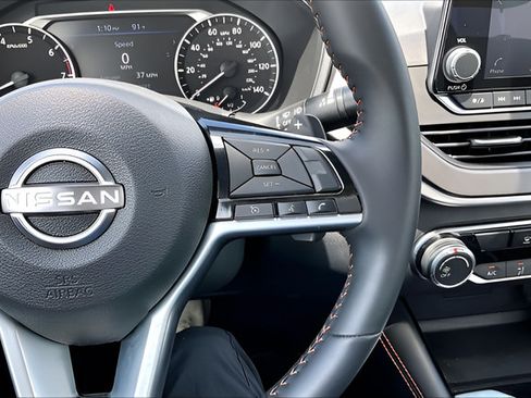 Certified 2025 Nissan Altima 2.5 SR AWD/4WD image 11