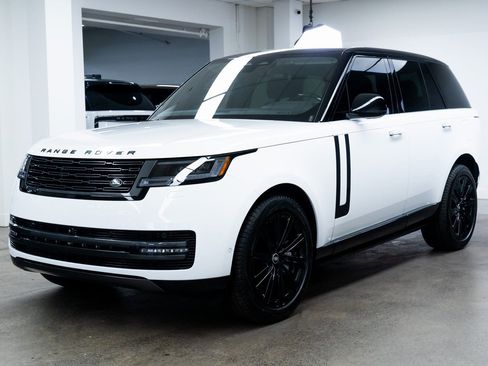 Used 2025 Land Rover Range Rover SE AWD/4WD image 3