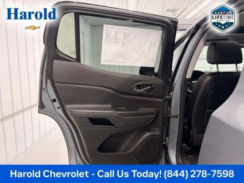Used 2022 GMC Acadia SLT w/ GMC Pro Grade Package AWD/4WD image 13