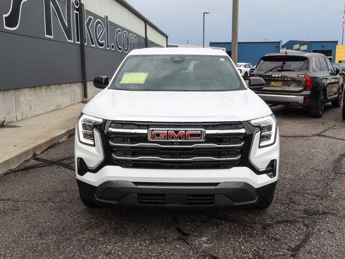 Used 2026 GMC Terrain Elevation FWD image 2