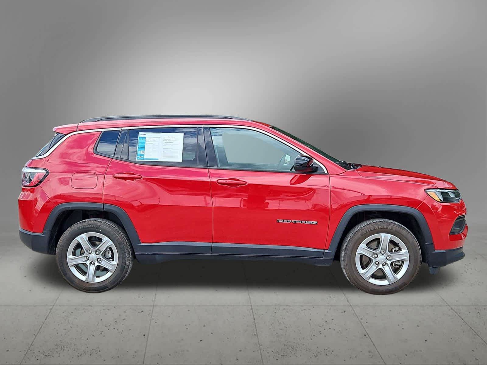 Used 2024 Jeep Compass Latitude AWD/4WD image 7
