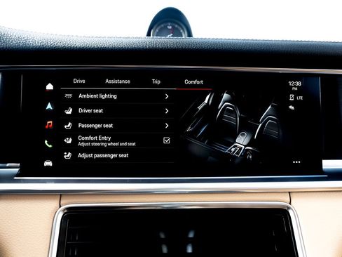 Used 2023 Porsche Panamera 4 Platinum Edition image 32