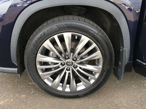 Used 2021 Toyota Highlander Platinum AWD/4WD image 40