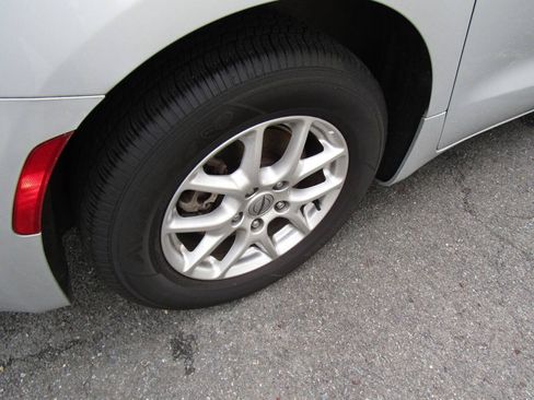 Used 2024 Chrysler Pacifica Touring-L FWD image 34