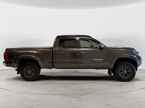 Used 2022 Toyota Tacoma SR5 AWD/4WD image 7