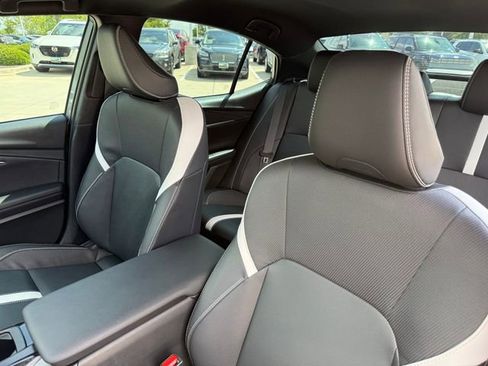 Used 2026 Toyota Camry SE w/ Convenience Package image 11