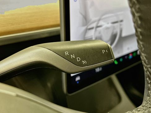 Used 2023 Tesla Model Y Long Range AWD/4WD image 24