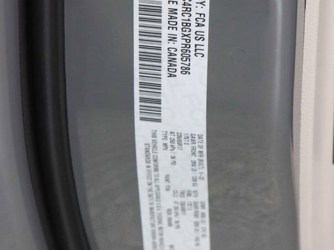 Used 2023 Chrysler Pacifica Touring-L FWD image 33