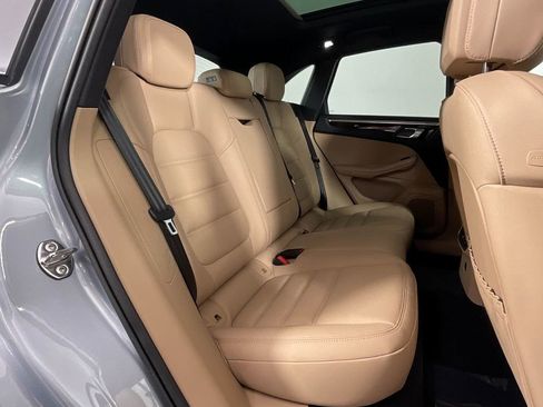 Certified 2025 Porsche Macan AWD/4WD image 26