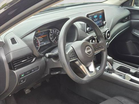Used 2024 Nissan Sentra SV FWD image 10
