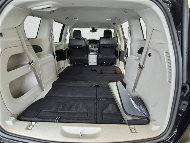 Used 2022 Chrysler Pacifica Touring-L FWD image 6