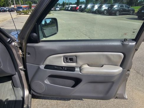 Used 2002 Toyota 4Runner SR5 RWD image 5