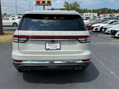 Used 2023 Lincoln Aviator Reserve w/ Equipment Group 201A AWD/4WD image 6