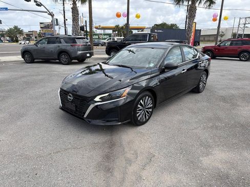 Used 2025 Nissan Altima 2.5 SV FWD image 4