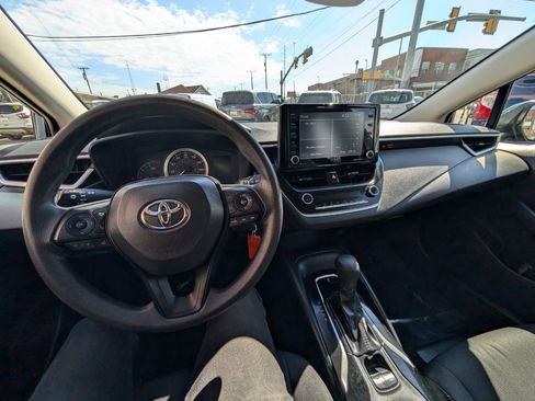 Used 2022 Toyota Corolla LE image 21